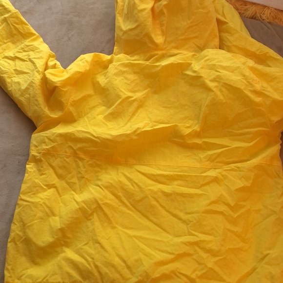 Abercrombie yellow windbreaker 💛 - Picture 5 of 6